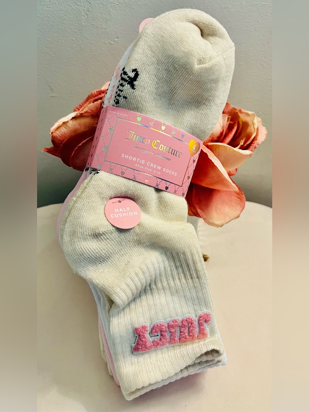 JUICY COUTURE NWT Shortie Crew Socks. Women's sizes: 4-10.  Beige, Pink & White.